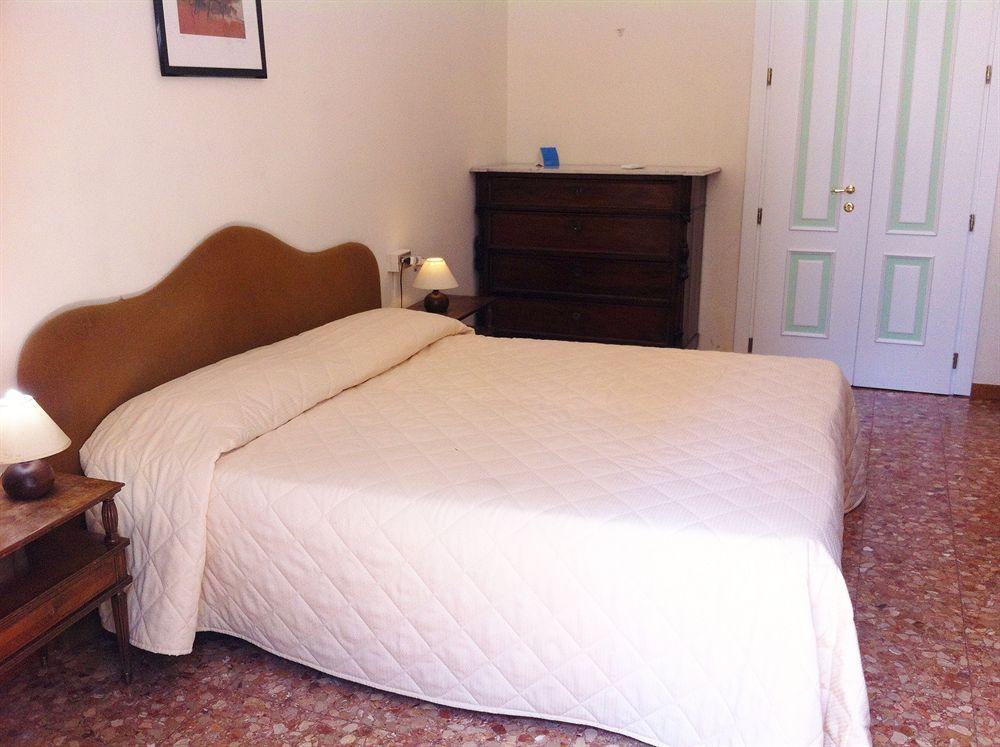 Hotel Crocini Firenze Kültér fotó